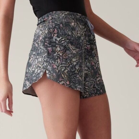Athleta Womens Crossroads Printed Athletic Shorts Drawstring XSmall - Picture 1 of 8